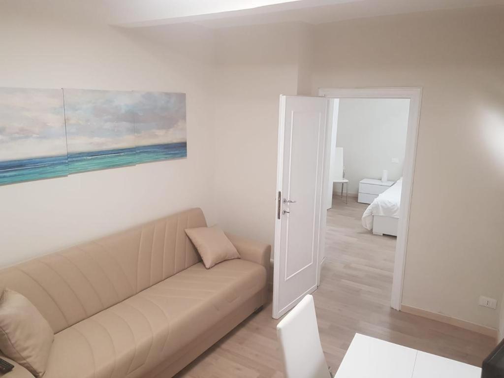 Apartamento Trilocale Nel Centro Di Sampierdarena Génova Exterior foto