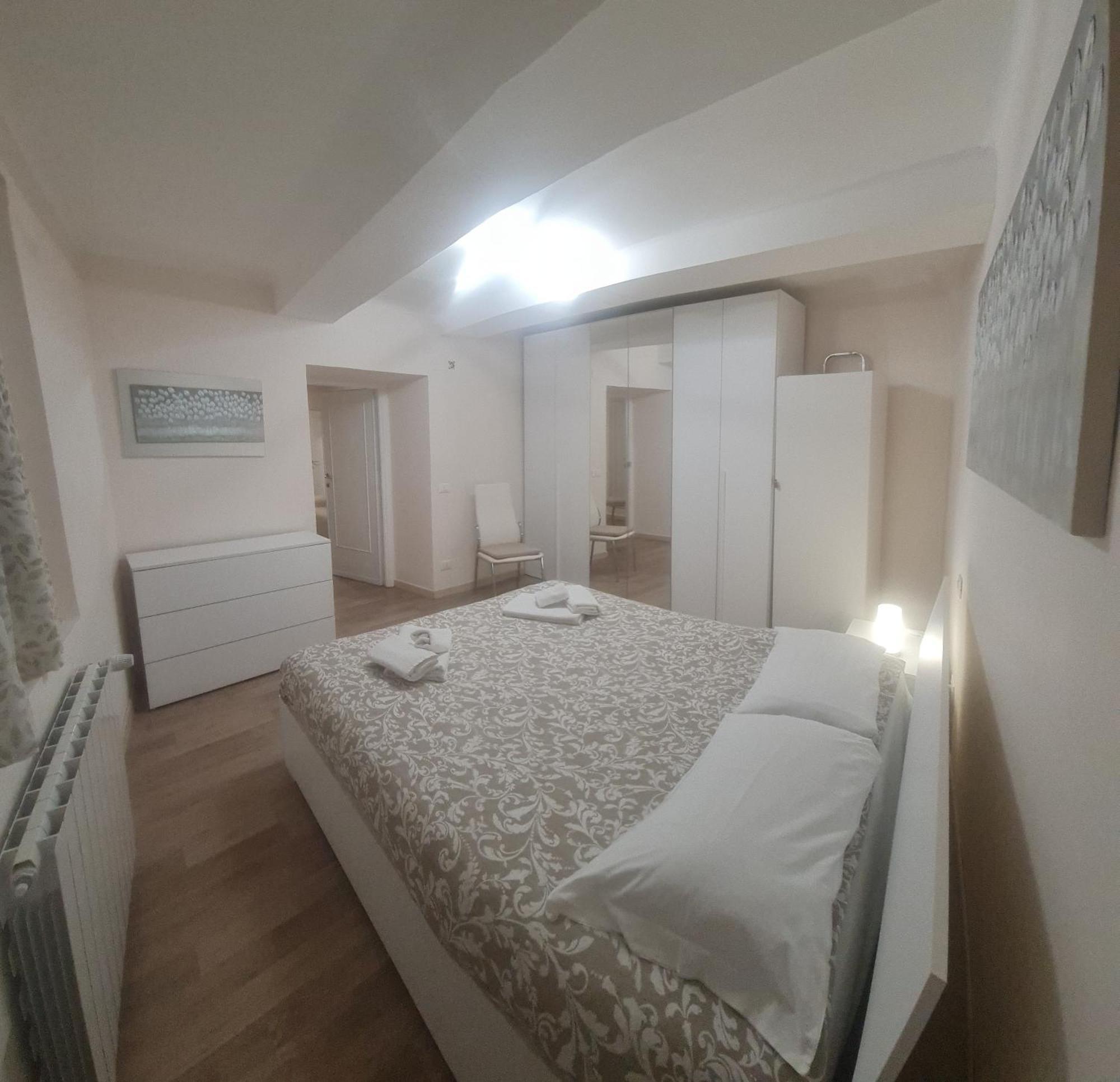 Apartamento Trilocale Nel Centro Di Sampierdarena Génova Exterior foto